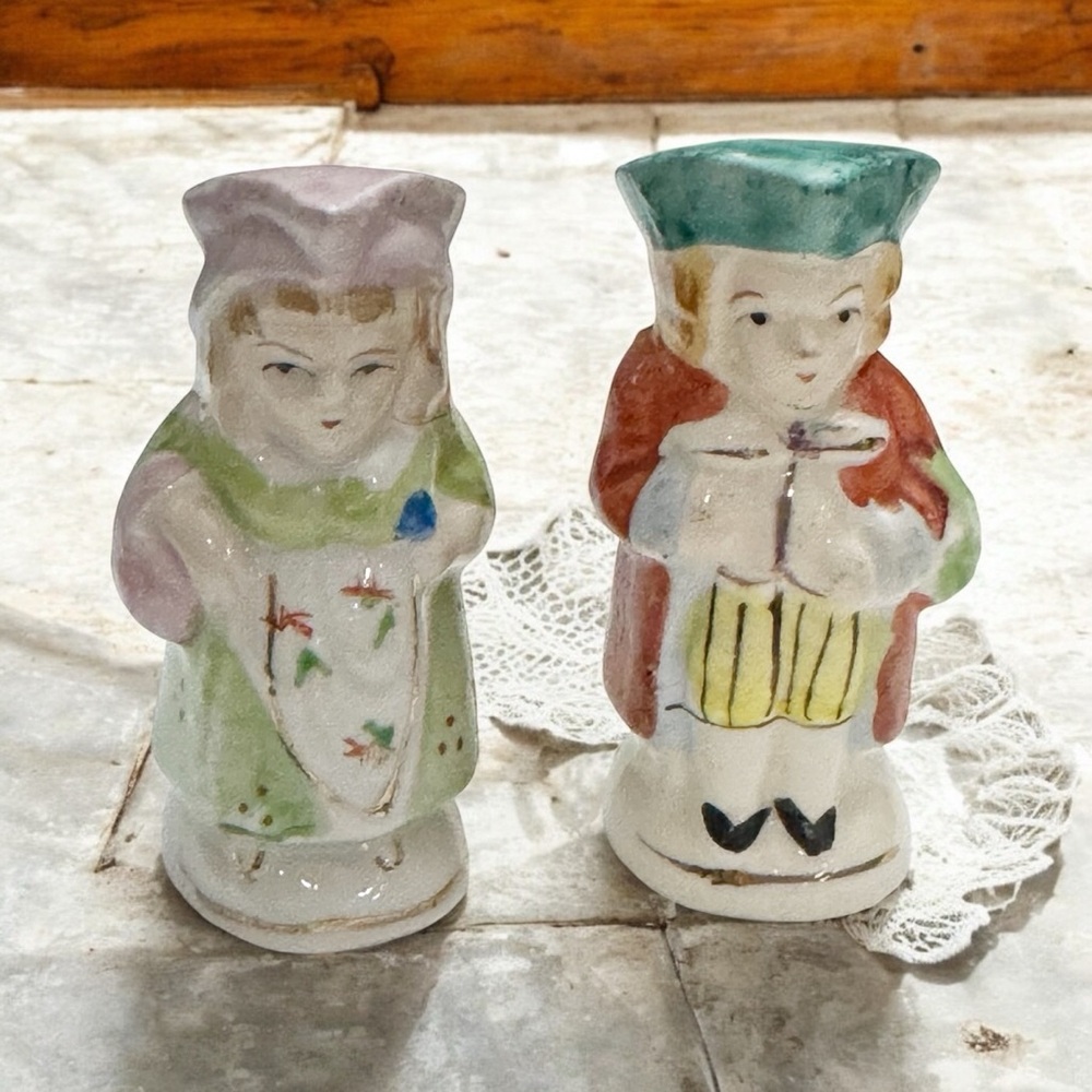 Vintage Colonial Couple Salt and Pepper Shakers with Handles Made in Japan